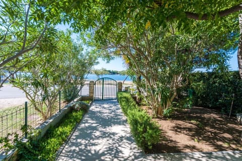 House Oleander House in Šibenik-Knin County, Croatia