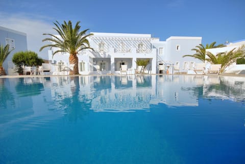Property building, Facade/entrance, Swimming pool, Swimming pool