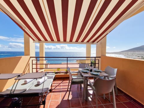View (from property/room), Balcony/Terrace, Dining area, Sea view