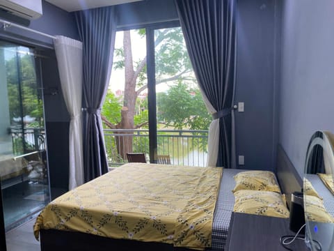 Bed, View (from property/room), Photo of the whole room, Bedroom