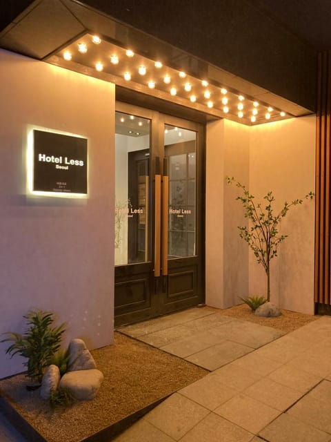 Facade/entrance, Night