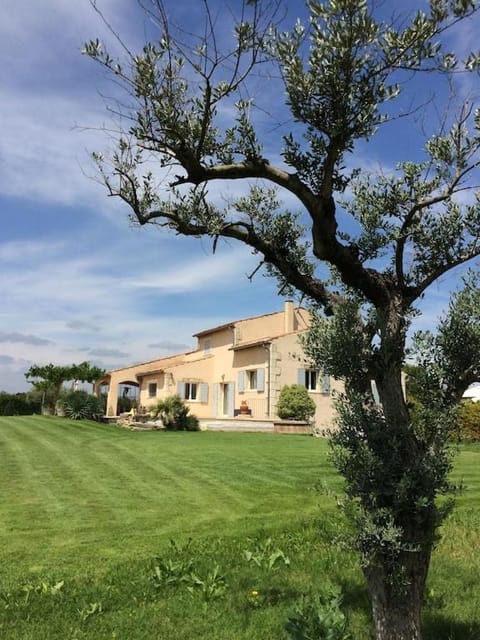 Luberon belle maison provençale climatisée avec piscine privée Villa in Cavaillon