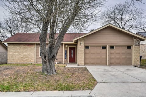 Pet-Friendly San Antonio Home with Yard and Patio! House in San Antonio