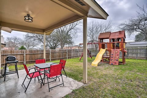 Pet-Friendly San Antonio Home with Yard and Patio! House in San Antonio