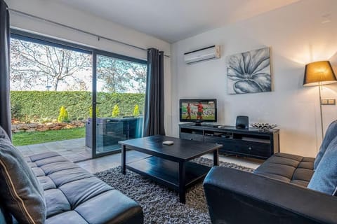 TV and multimedia, Living room, air conditioner