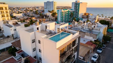Property building, Bird's eye view, View (from property/room), Balcony/Terrace, City view, Sea view, Swimming pool