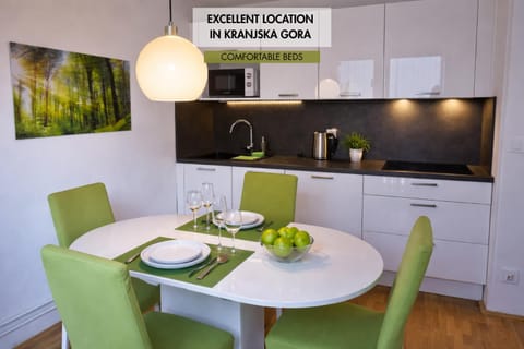 Coffee/tea facilities, Kitchen or kitchenette, Dining area, pet friendly, stove, toaster