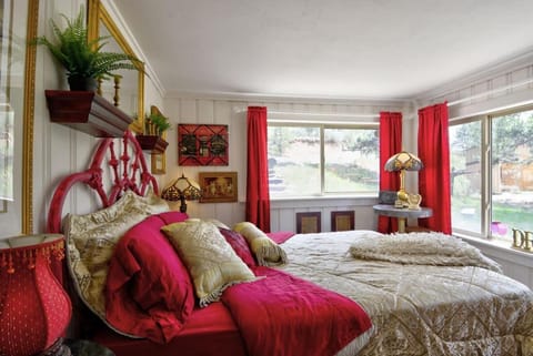 Pub - Hot Tub - Fire Pit House in Green Mountain Falls