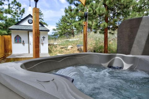Pub - Hot Tub - Fire Pit House in Green Mountain Falls