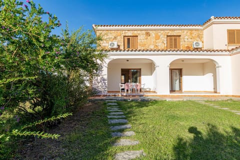 Property building, Day, Garden, Garden view