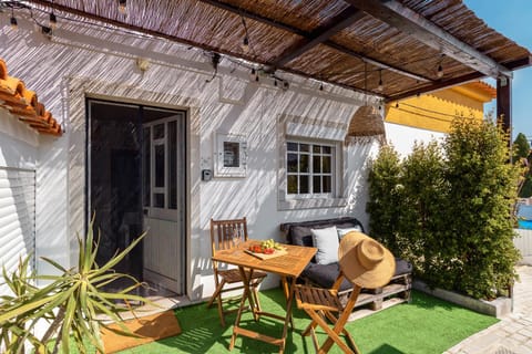 Property building, Patio, Day, Garden, Garden view