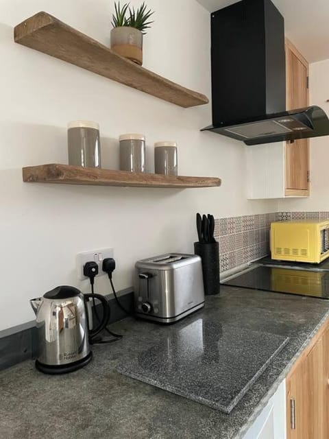 Cosy Rustic Annex in quiet Cornwall Village Apartment in Saint Columb Major