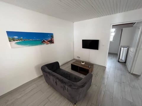 Communal lounge/ TV room, TV and multimedia, Living room, Seating area