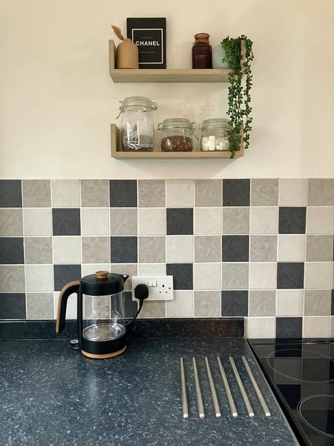 Central & Cosy, Home from Home with Large Garden & Free Parking, Bournemouth House in Bournemouth