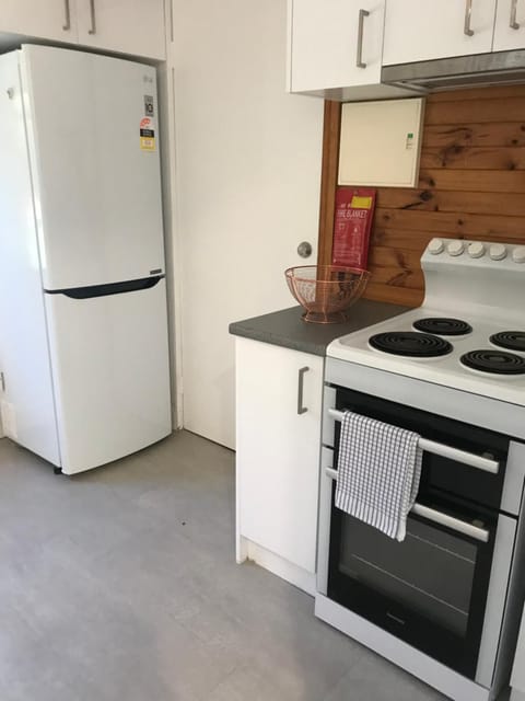 Kitchen or kitchenette, pet friendly, stove