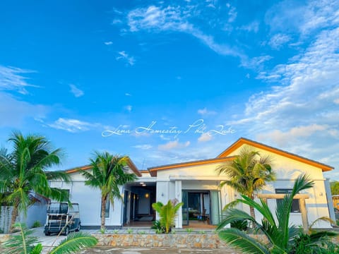 Property building, Facade/entrance, Day, Natural landscape, Quiet street view