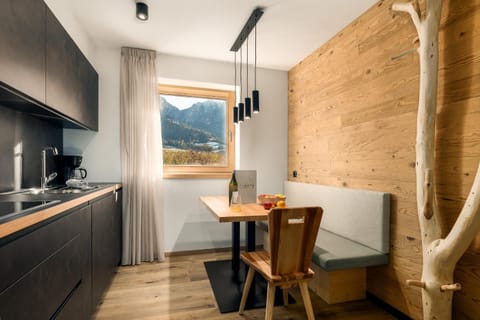 Kitchen or kitchenette, Dining area, Mountain view