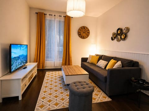 Communal lounge/ TV room, TV and multimedia, Living room