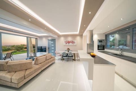 TV and multimedia, Kitchen or kitchenette, Living room, Seating area, minibar, pet friendly