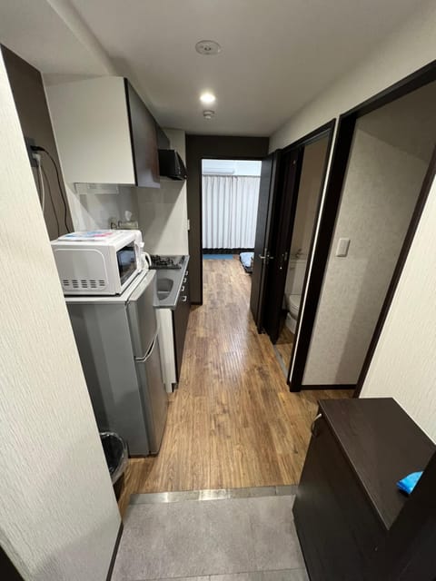 Kitchen or kitchenette, minibar, stove