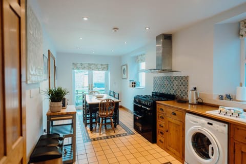 No4 Queens Parade close to Tenby South Beach House in Wales