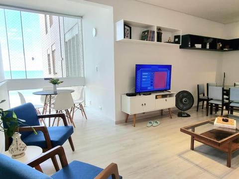 Communal lounge/ TV room, TV and multimedia, Living room, Seating area, Dining area