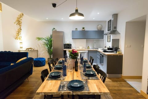 Kitchen or kitchenette, Living room, Dining area, stove