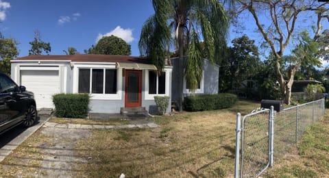 3 Bedroom Villa in Hollywood Beach Campground/ 
RV Resort in Hollywood