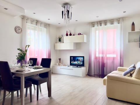 Communal lounge/ TV room, TV and multimedia, Living room