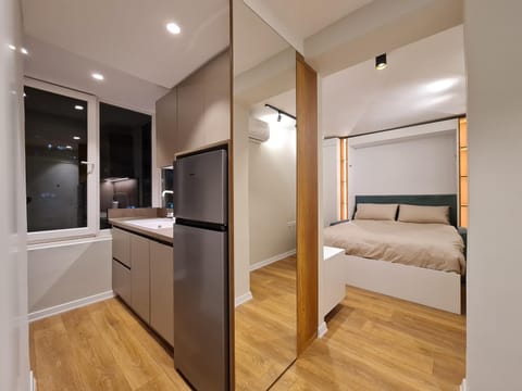 Bed, Kitchen or kitchenette, Bedroom