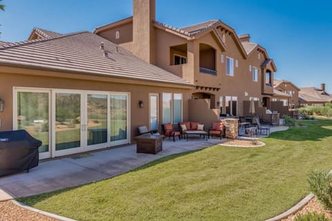 Oasis On The Green Villa in Washington