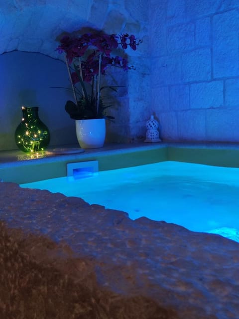 Hot Tub, Swimming pool