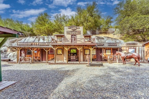 Goldside Mansion w/sleeping for 20 and tons of fun House in Ahwahnee