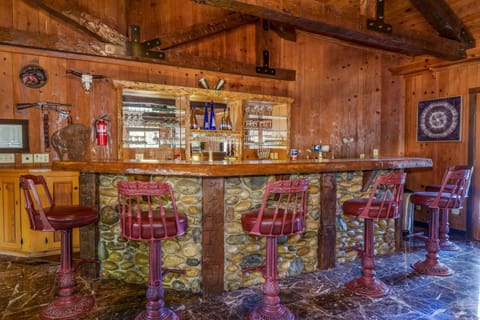 Goldside Mansion w/sleeping for 20 and tons of fun House in Ahwahnee