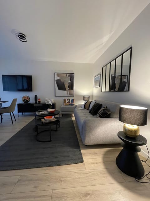 Communal lounge/ TV room, TV and multimedia, Living room