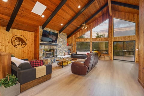 Summit Cabin Stunning home Loaded with amenities Cabin in Bass Lake