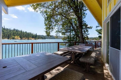 Eagles Nest at Bass Lake near Yosemite with Boat Dock House in Bass Lake