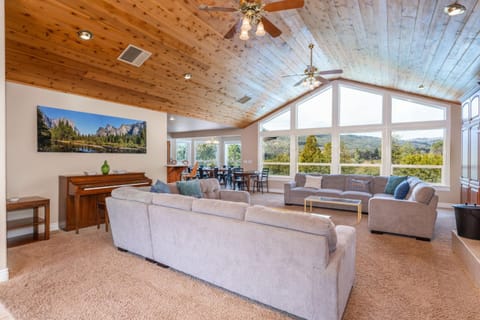 Yosemite Adventure House with Pool-hot tub-game room House in Sierra Nevada