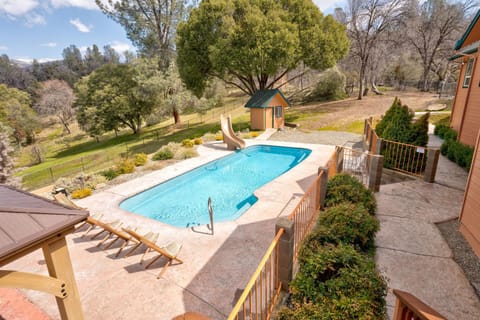 Yosemite Adventure House with Pool-hot tub-game room House in Sierra Nevada