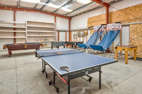 Yosemite Adventure House with Pool-hot tub-game room House in Sierra Nevada