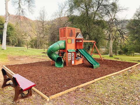 Log Cabin w/ pool, spa, game room, sleeps 20 Cabin in Sierra Nevada