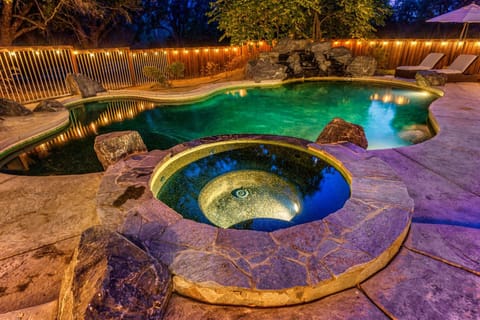 Log Cabin w/ pool, spa, game room, sleeps 20 Cabin in Sierra Nevada