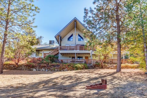 Stimboli Lodge- Sleeps 16 with tons of games and fun House in Oakhurst