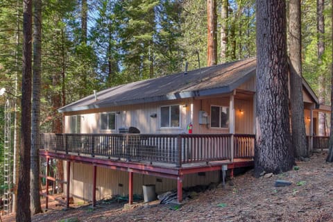 Hibernation Hideaway- Inside Yosemite- Dog Friendly House in Sierra Nevada