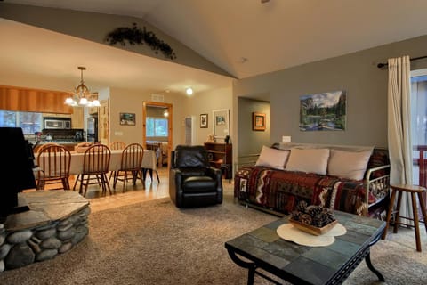 Hibernation Hideaway- Inside Yosemite- Dog Friendly House in Sierra Nevada