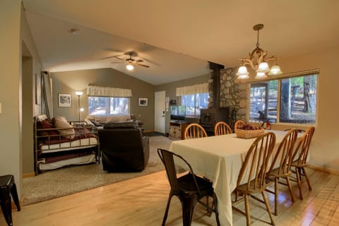 Hibernation Hideaway- Inside Yosemite- Dog Friendly House in Sierra Nevada