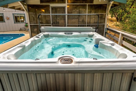 Hodges Hill Hideout w/ pool, spa, BBQ - Dog Friendly House in Oakhurst