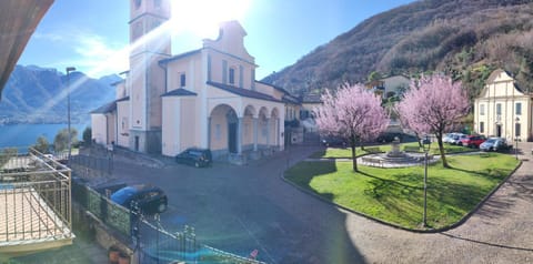 Nearby landmark, Spring, Day, Neighbourhood, Natural landscape, Garden view, Landmark view, Mountain view, Location, Parking