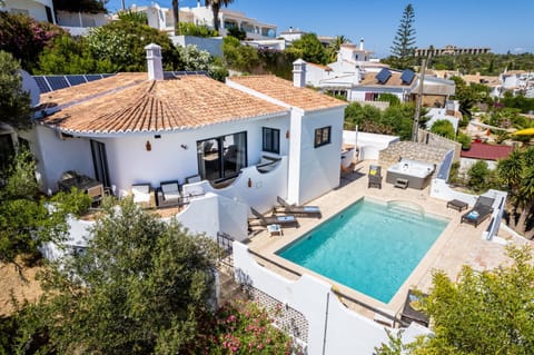 Property building, Facade/entrance, Off site, Balcony/Terrace, Swimming pool