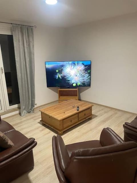 Communal lounge/ TV room, TV and multimedia, Living room, Seating area